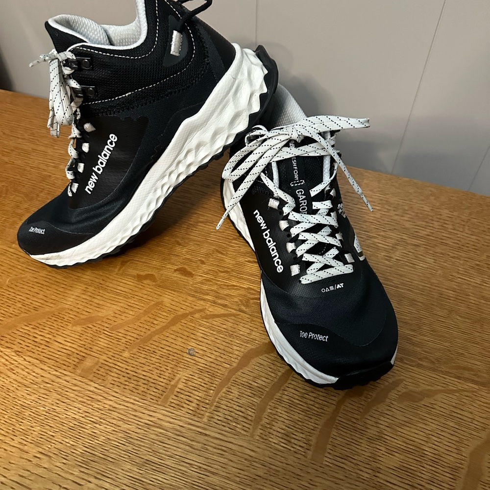 New Balance Women’s Hiking Fresh Foam Shoes 8W